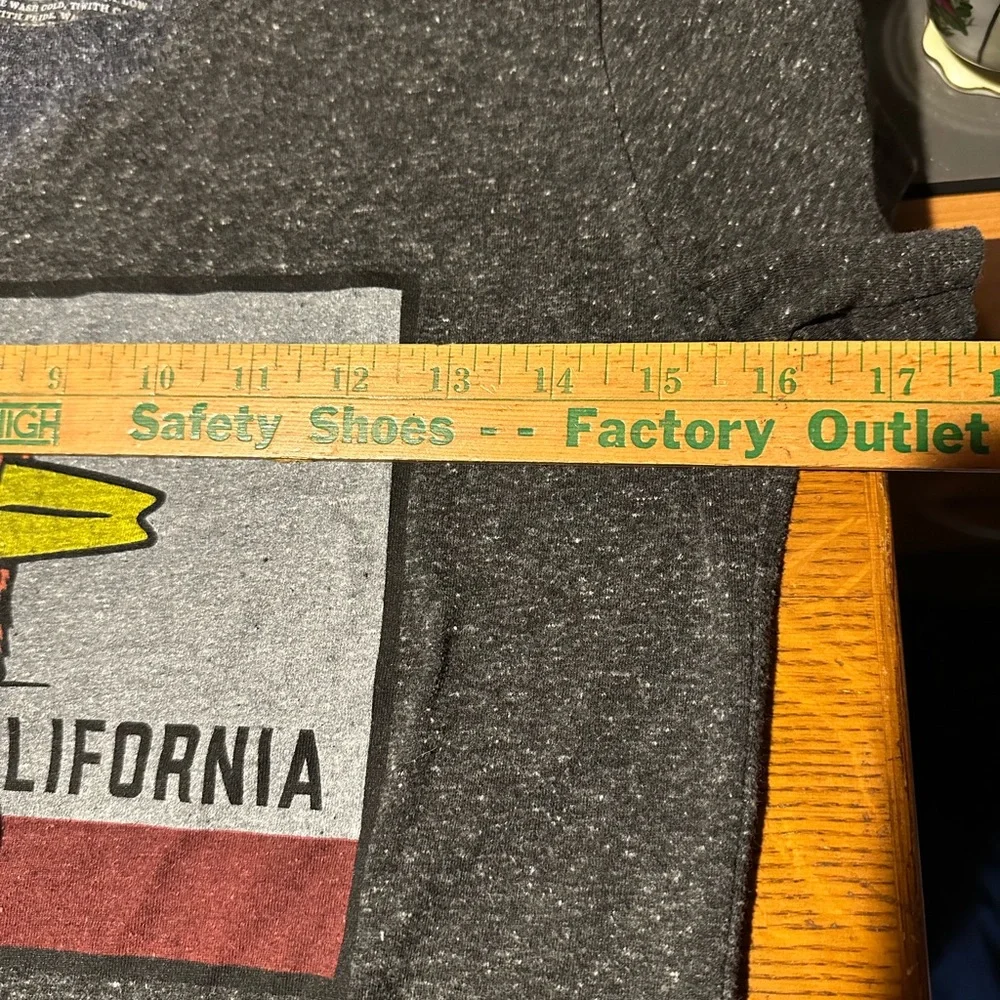 Everyday California Charcoal Graphic Tee - Picture 4 of 4